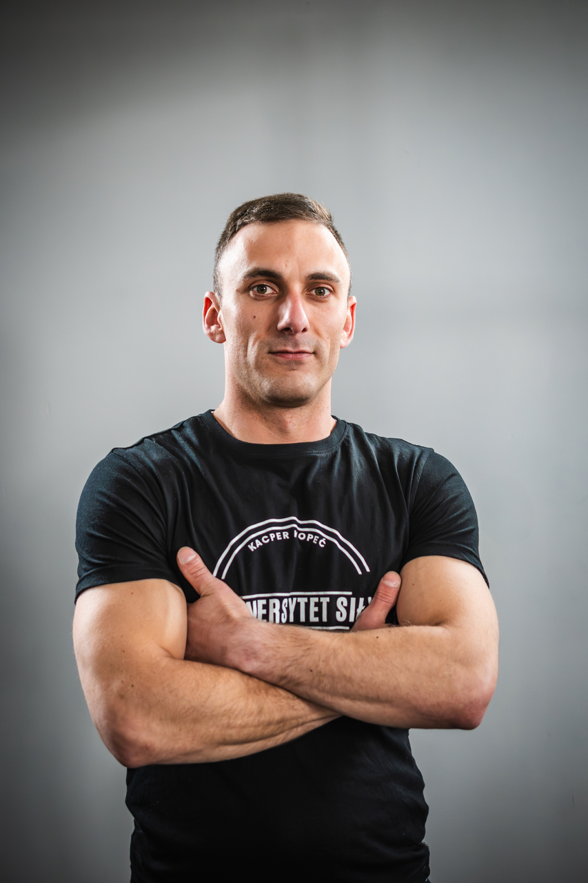 Zespół Uniwersytetu Siły – trenerzy w studiu